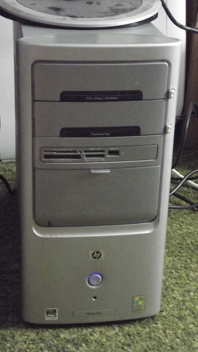 Системний блок з монiтором.