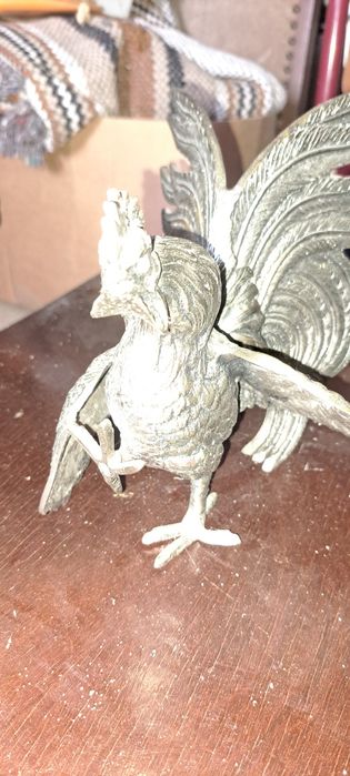 Galo em ferro. Antigo.