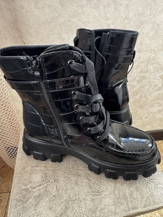 Ботінки жіночі лакові