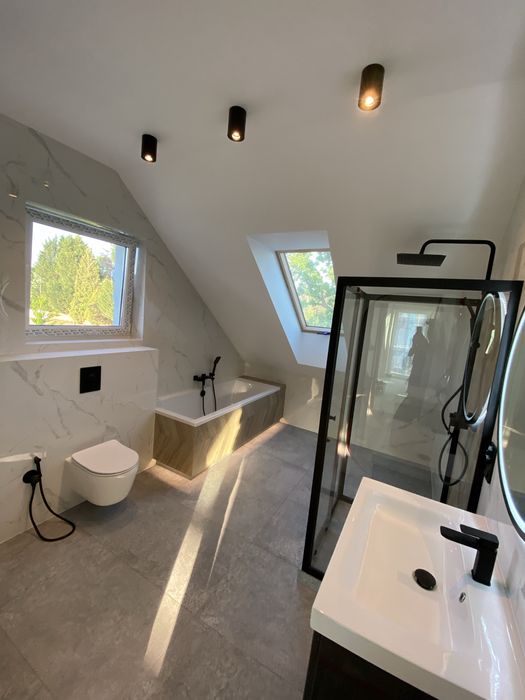 Wykończenie łazienki. Układanie płytek. Remont łazienki.