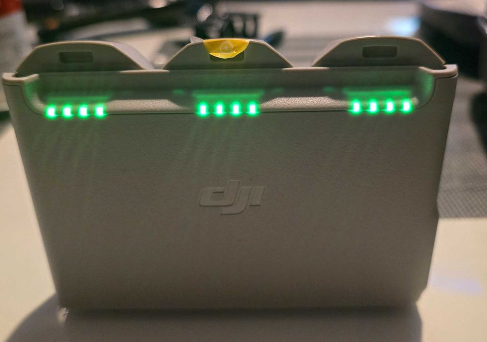 DJI Neo – 3 baterie + HUB + kontroler + walizka