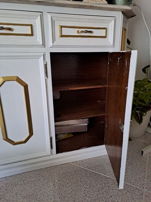 Aparador Branco e Dourado restaurado com mármore