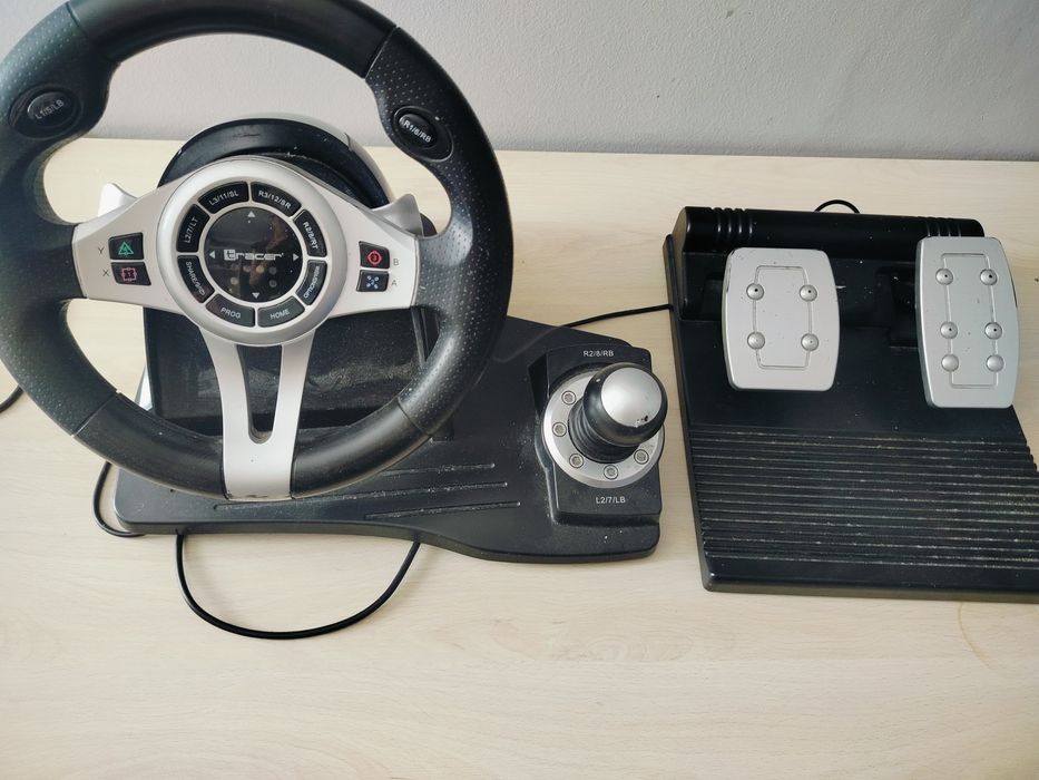Konsola PS4 w zestawie  z padami , grami  i kierownicą