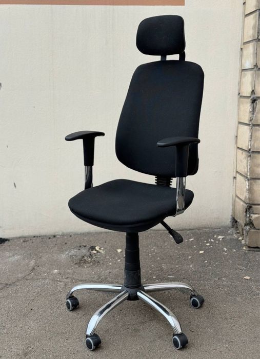 Распродажа Офисной мебели Столы тумбы кресла стулья стеллаж шкафы