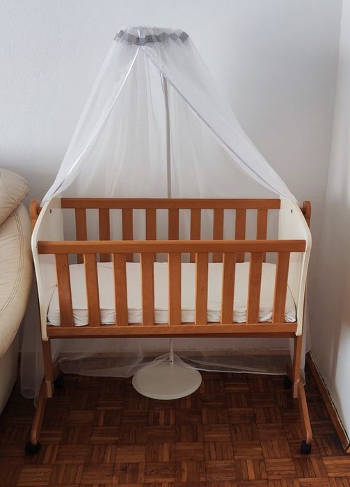 Kołyska marki Gluck z baldachimem