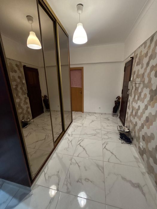 Quarto com Varanda — Reboleira, 5 min a pé da Estação