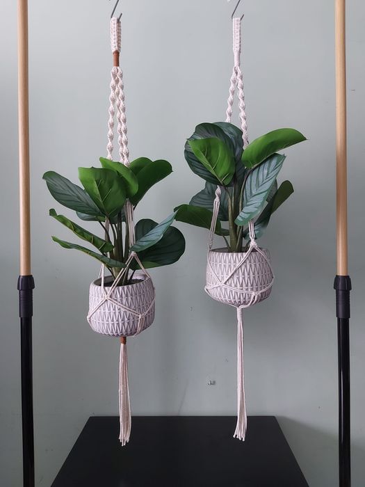 Suporte para vasos em macramé