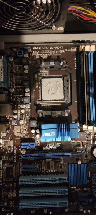 Продам материнську плату процесор і пам'ять у зборі.