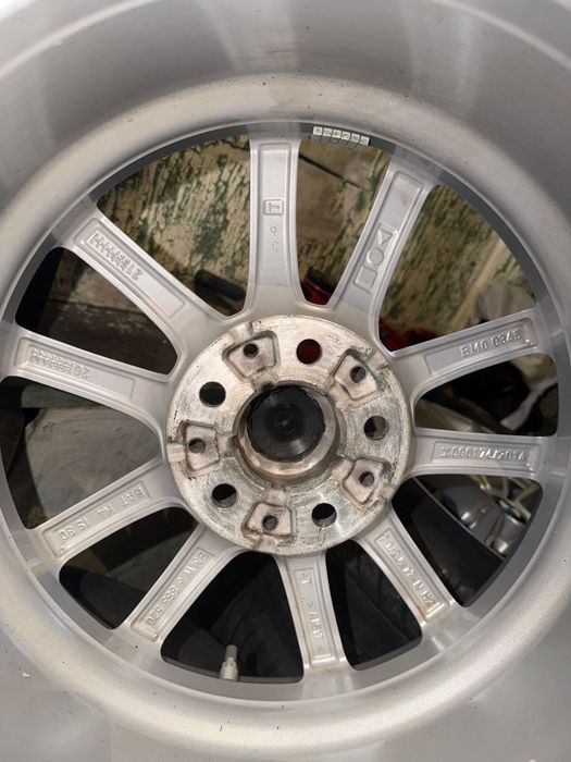 Vendo Jantes BMW 17” Originais com pneus