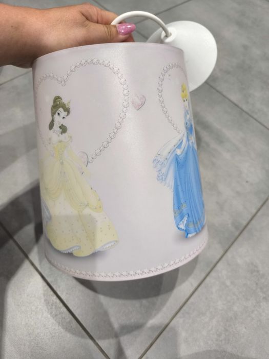 Lampa z księżniczkami do pokoju dziecięcego