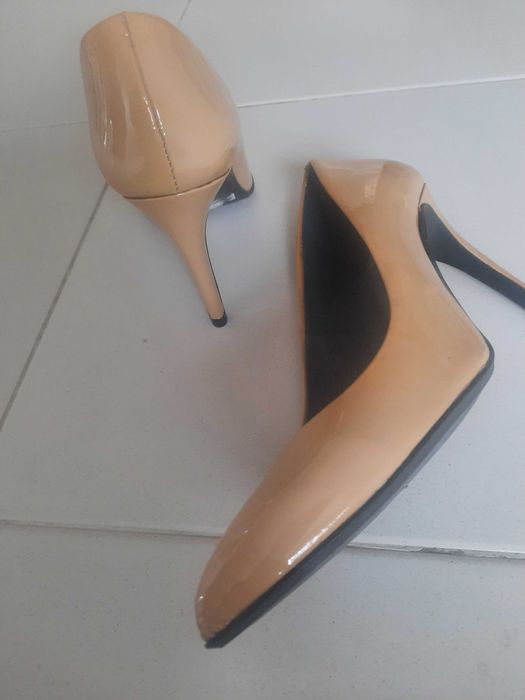 Sapatos salto alto Foreva. Novos por estrear. 6