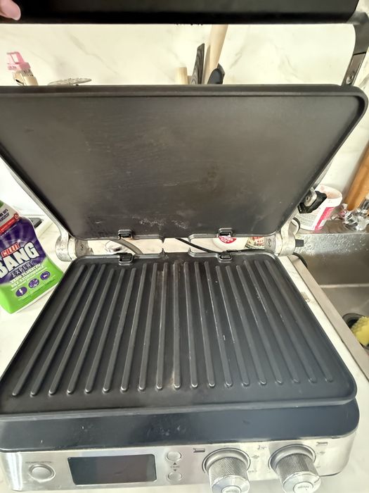 Гриль De’Longhi MultiGrill CGH1012D, мощность 2000 Вт.