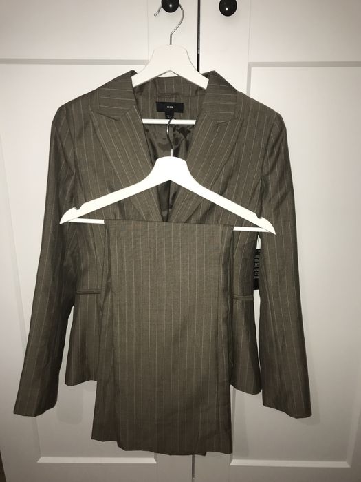 Nowy damski garnitur