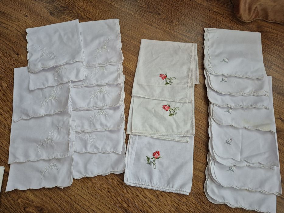 Віддам скатертини та серветки