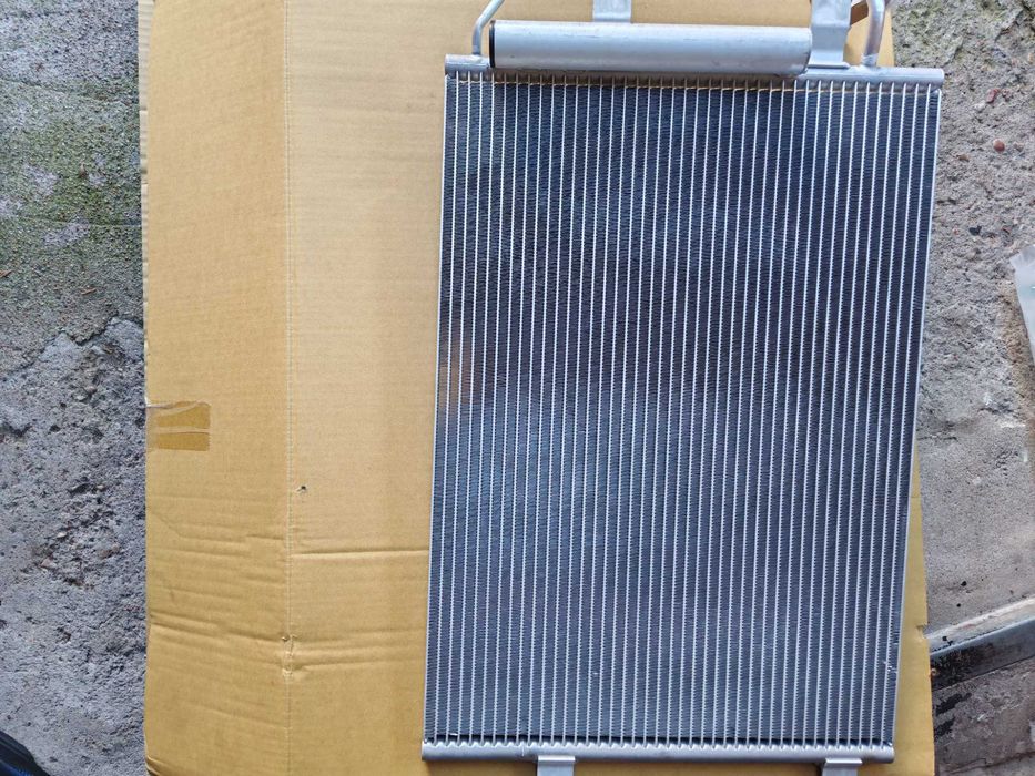 Chłodnica klimatyzacji , skraplacz Mitsubishi Colt . VALEO 822556