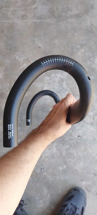 Guiador de Carbono Aero EC90 – 420mm x 80mm Reach / 130mm Drop