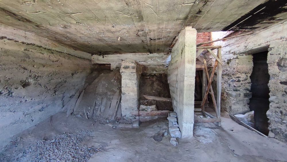 Продам двоповерховий будинок в центрі Літина, 31 сот. світло газ