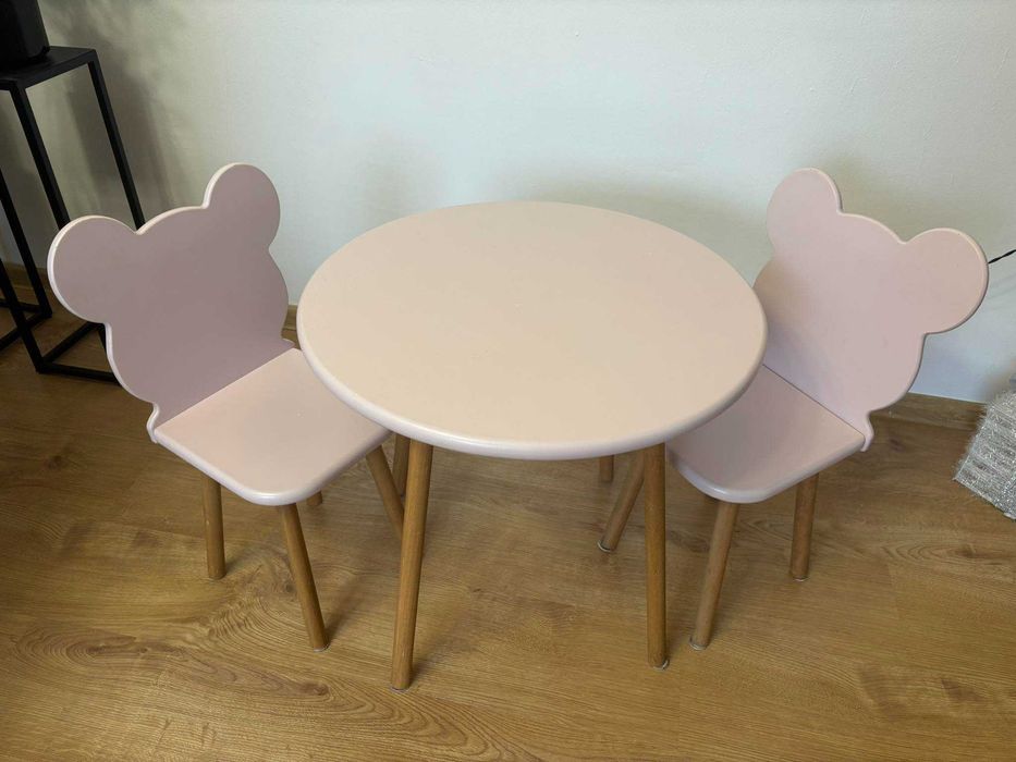 sprzedam stolik drewniany z 2 krzesełkami