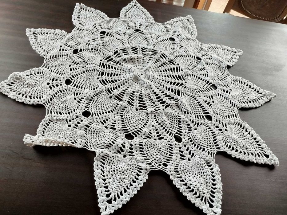 Uma toalha para uma mesa redonda pequena