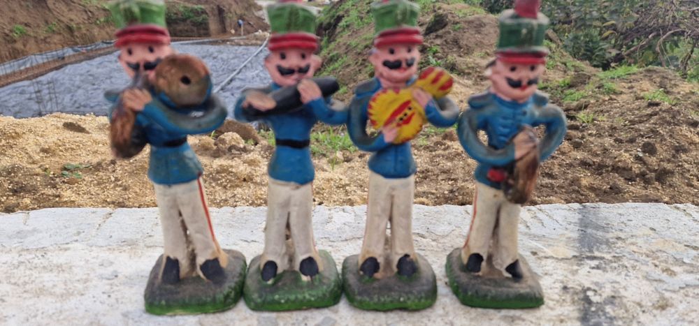 Bonecos antigos mais 125 anos pintados mão