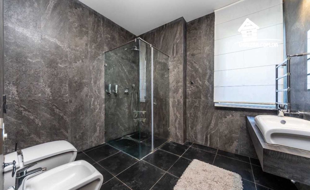 Центр. Будинок VIP-рівня. Більярд,караоке,теніс,аерохокей. До 25 осіб.