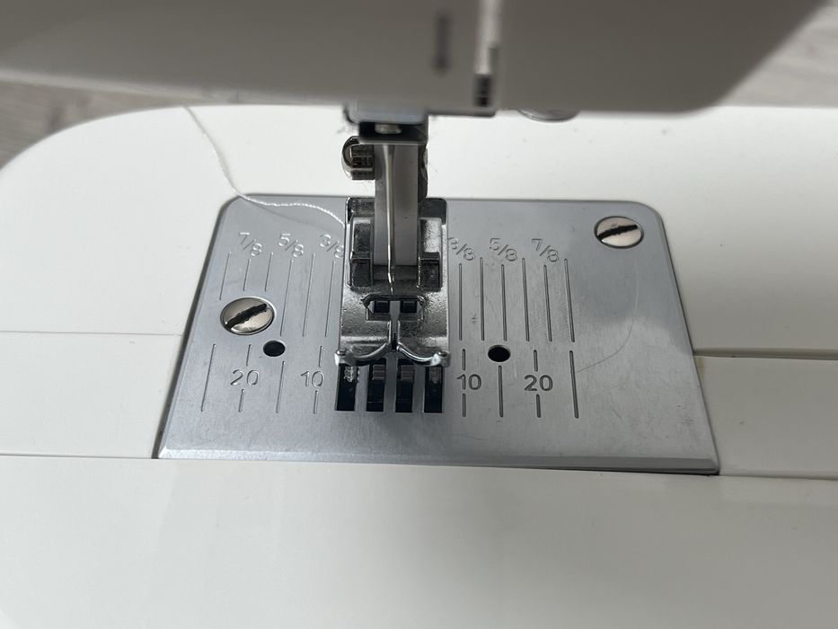 Електромеханічна швейна машишка Veritas Janis