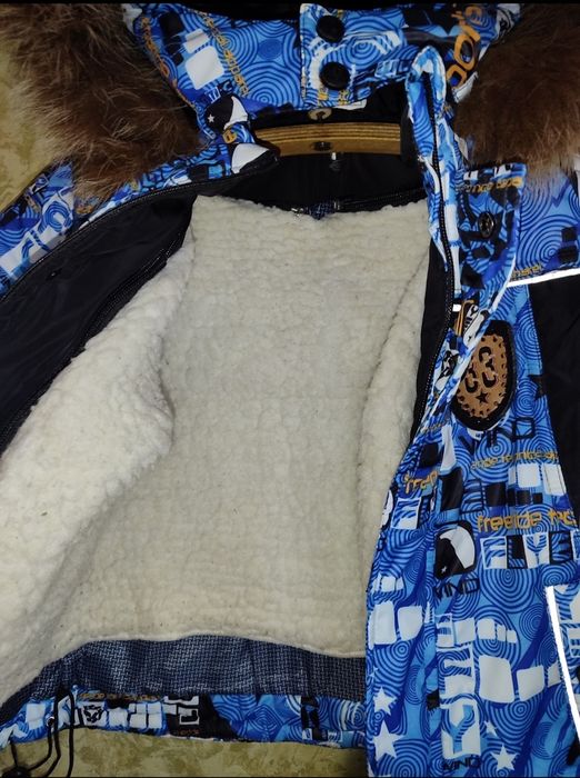 Продам куртку на мальчика