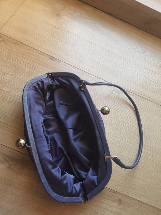 Granatowa torebka damska marki Rocha John Rocha.