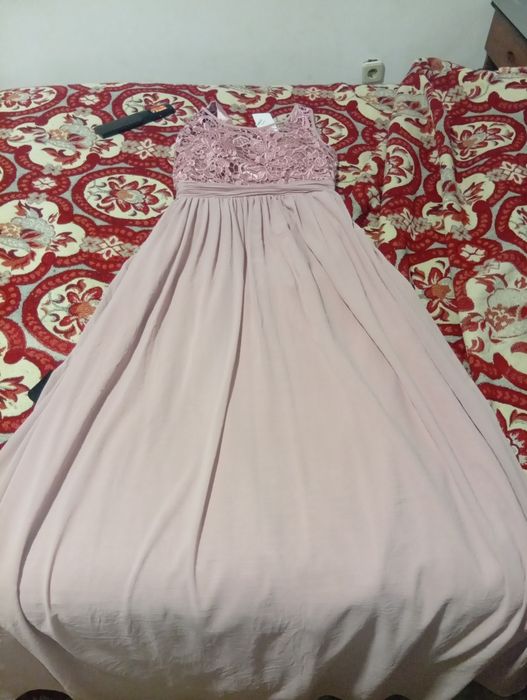 Vestido para cerimónia e sapatos