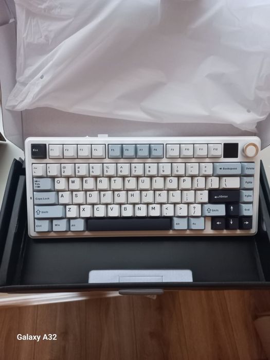 Aula f75 MAX з екраномбездротова механічна клавіатура вже в наявності