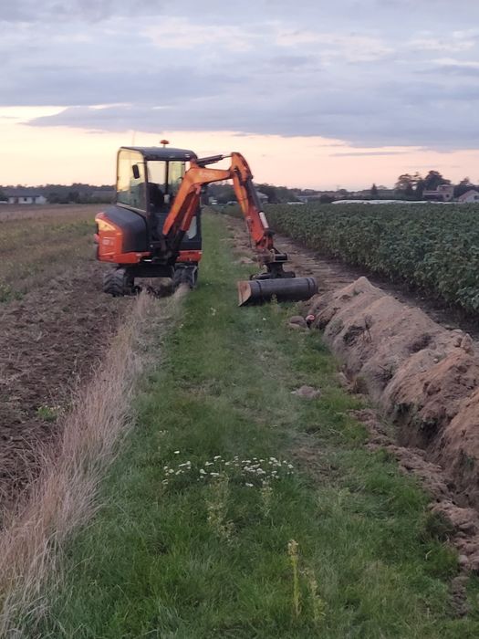 USŁUGI MINIKOPARKA 2 i 3 Tony koparkoładowarkąWywrotką Wiertnicą Przys