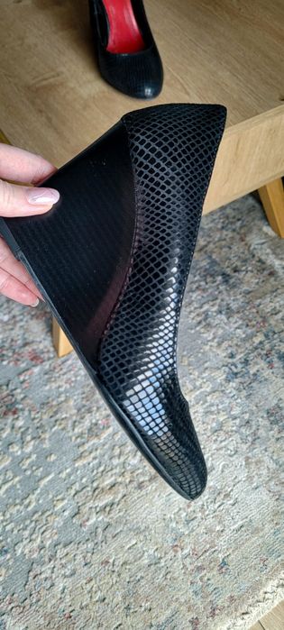 Czarne czółenka Lasocki na koturnie r. 37