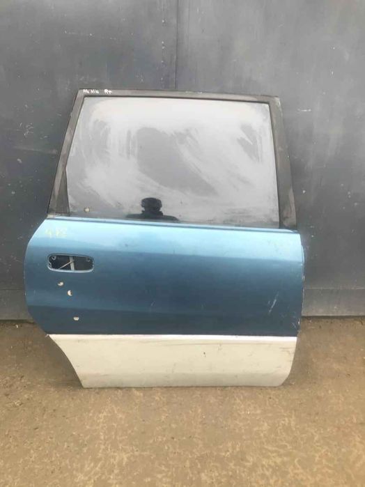 Toyota Picnic Ipsum 96-01 двері зад R (без дверної карти і ручки) DR04
