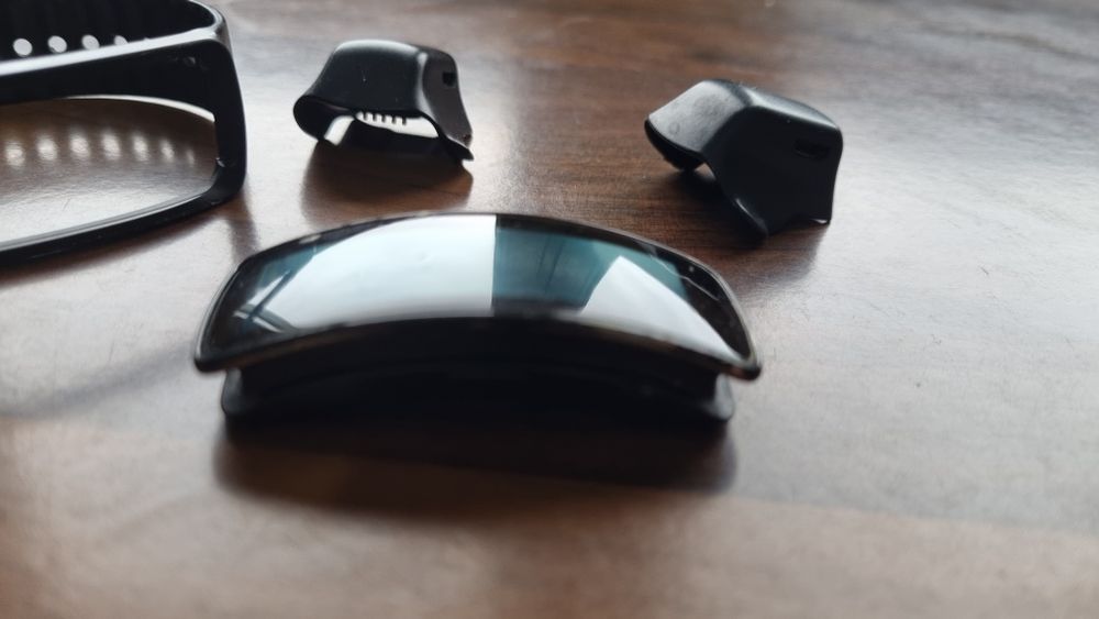 Samsung Gear fit.