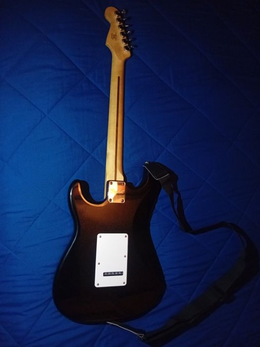 Pack Guitarra eletrica fender com Amplificador Frontman.