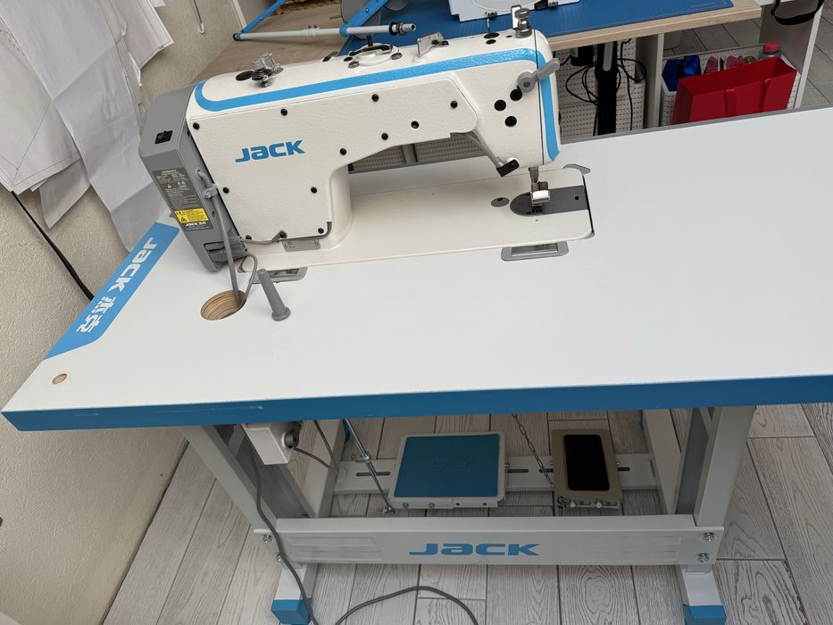 Промислова швейна машина Jack f4