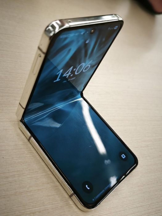 Samsung z flip 5 в хорошем состоянии