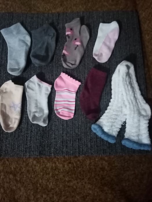 Дитячі шкарпетки, шапки,пов'язки