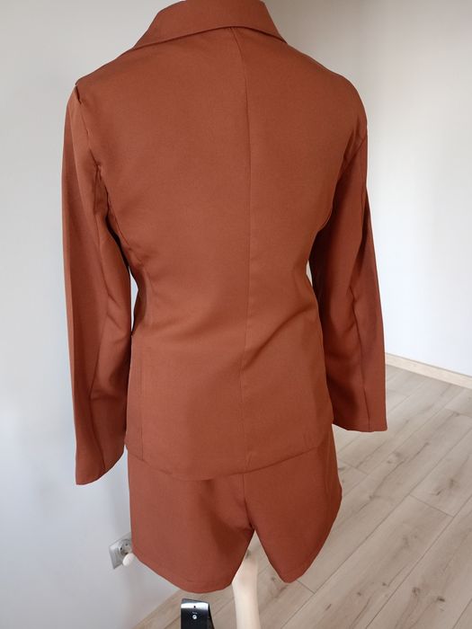 Komplet brązowy marynarka+szorty