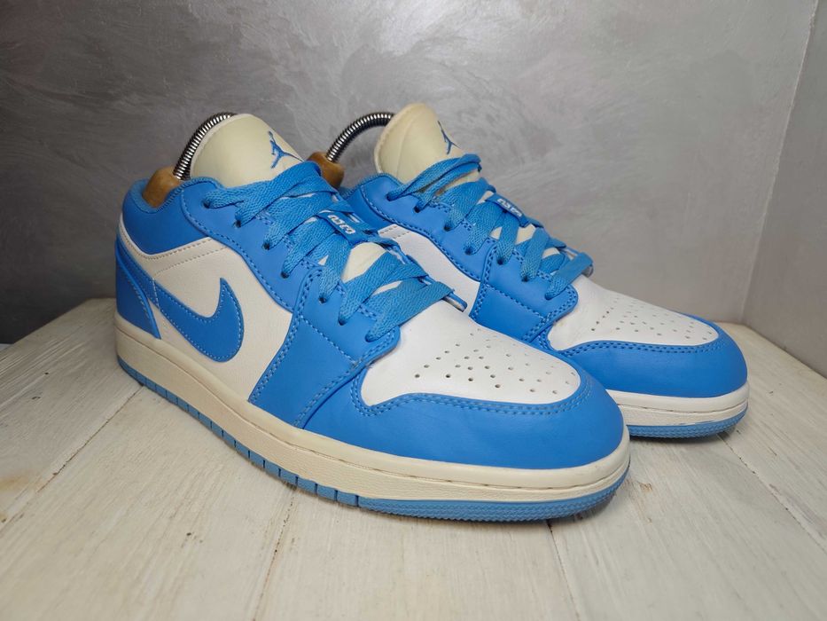 - Nike Air Jordan 1 Low