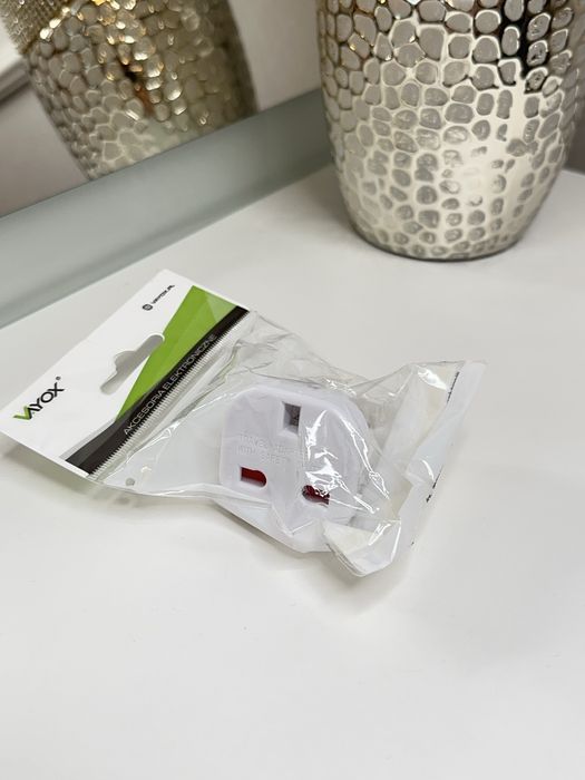 Adapter uniwersalny Angielski travel podróżny nowy