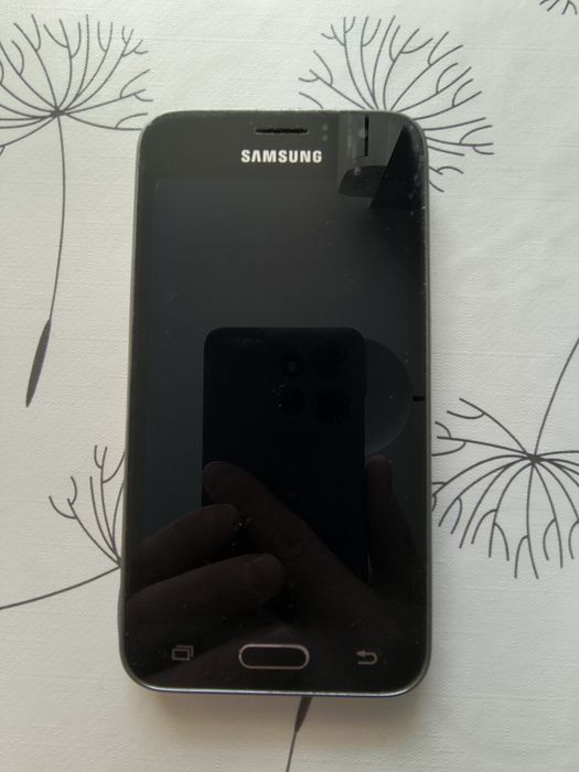Телефон Samsung J120
