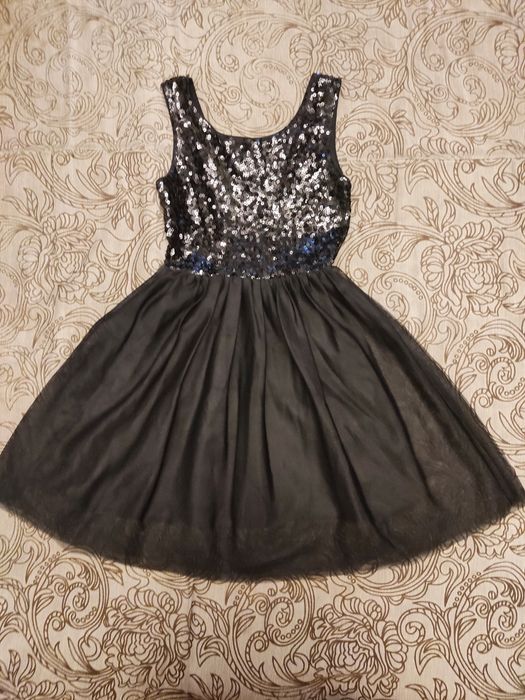 Сукня на дівчину святкова