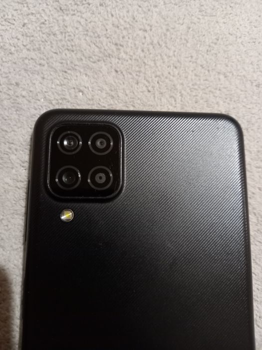 Samsung galaxi A12  32gb semi usado