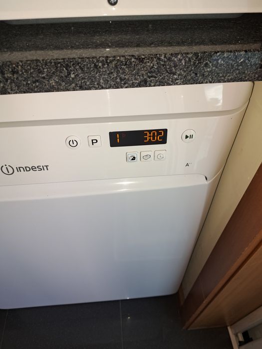 Máquina de Lavar Loiça Indesit | Excelente Estado | Oportunidade Imperdível – Braga