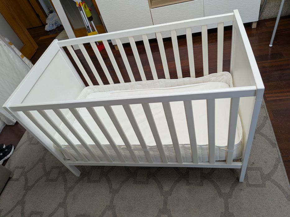 Berço Ikea com colchão