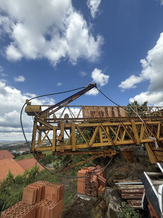 Grua Torre / Grua de Construção – Estrutura Metálica Robusta