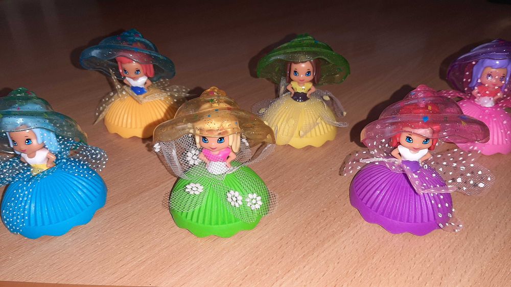 Ляльки ЛОЛ і інші  ляльки герої мультиків.