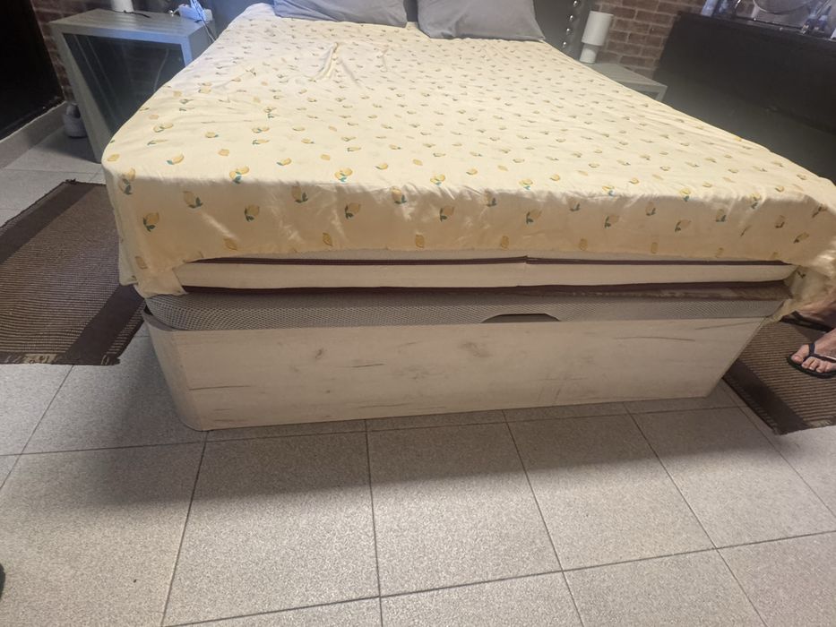 Cama de casal com arrumacao