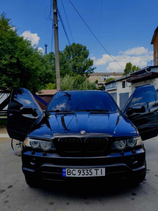 Автомобіль БМВ Х5 е53